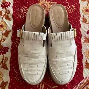 Aerosoles Wyoming slides in Stone Taupe